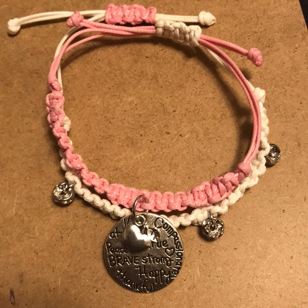 Extendable bracelet with charm